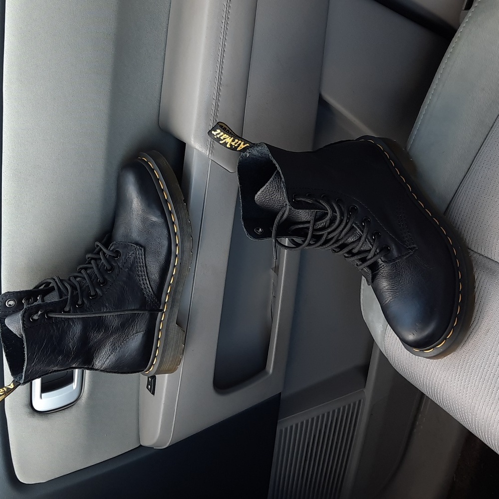 Dr. Martens black leather boots Pascal womens size 6 NWOT lace up rubber sole